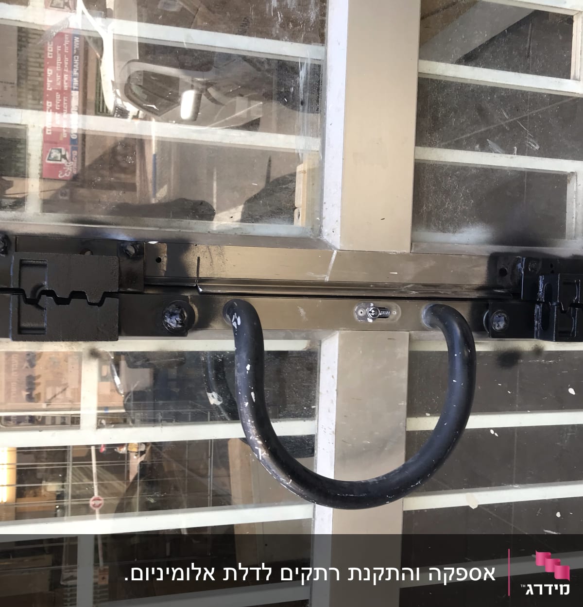 התקנת מנעול רתק בחנות